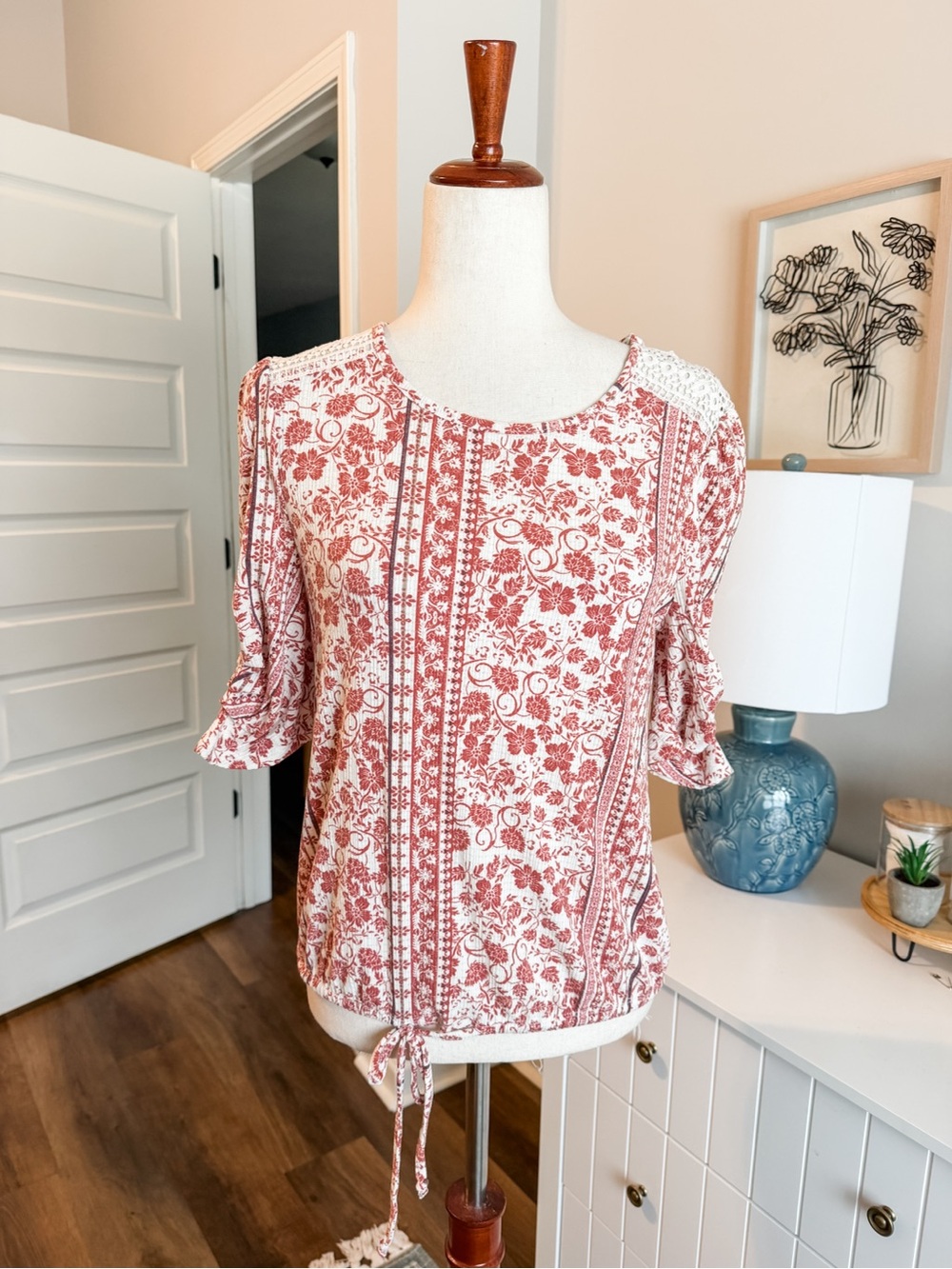 Women’s Floral Tie-Hem Blouse in Red